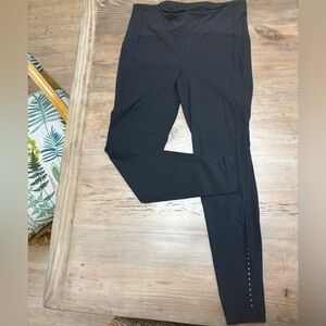 Fast and Free High-Rise Tight
28" Pockets